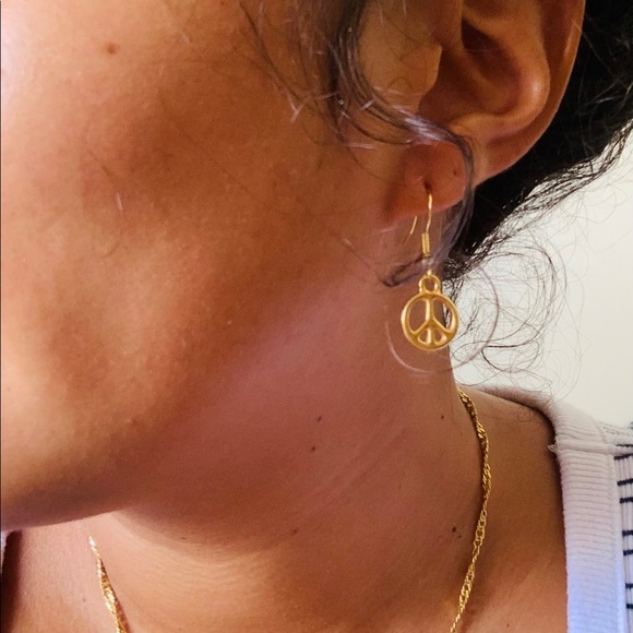 *SOLD*PEACE EARRING ✌️☮️ - Picture 3 of 3